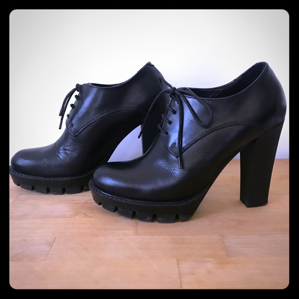 Lea Foscati Black Leather Lace Up Platform Shoe